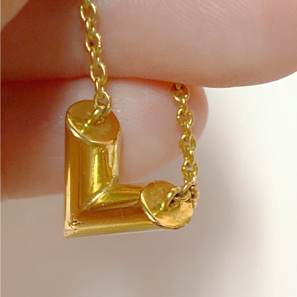 LOUIS VUITTON Necklace Essential V Gold Plated Italy - Picture 9 of 10